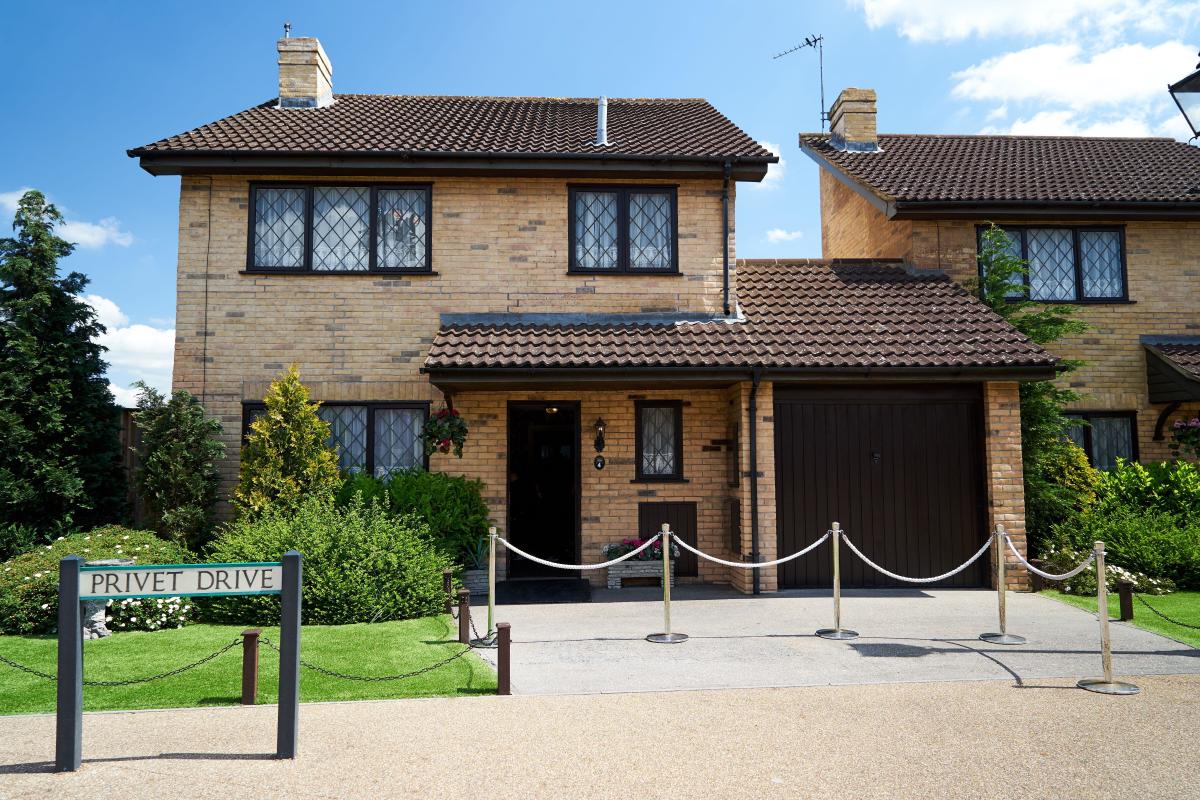 Harry Potter fans dangle-out Dursley house: When fan tourism goes irascible thumbnail